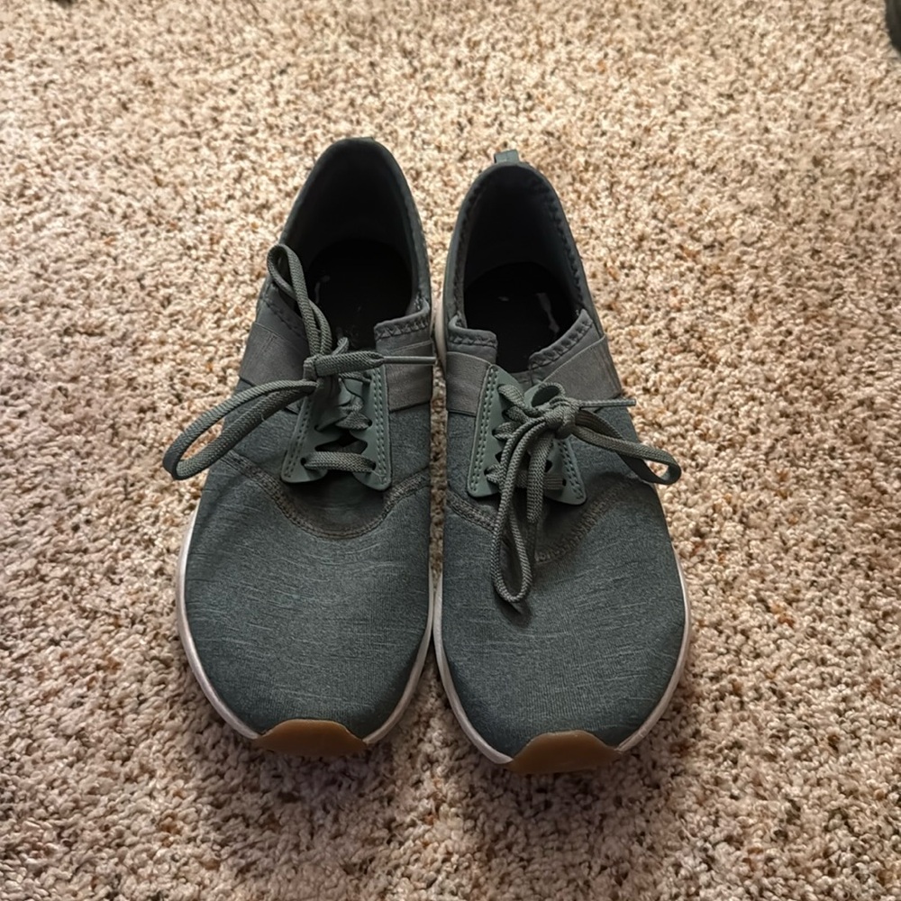 New Balance Green Tennis Shoes